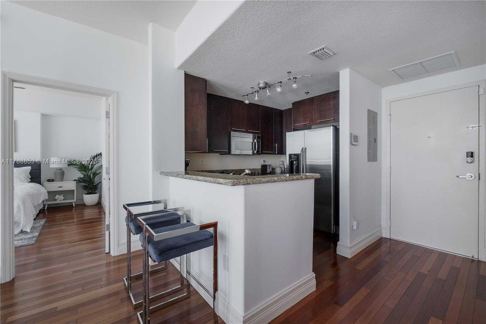 Small Image of 6515 COLLINS AVE #1405, Miami Beach Number 13