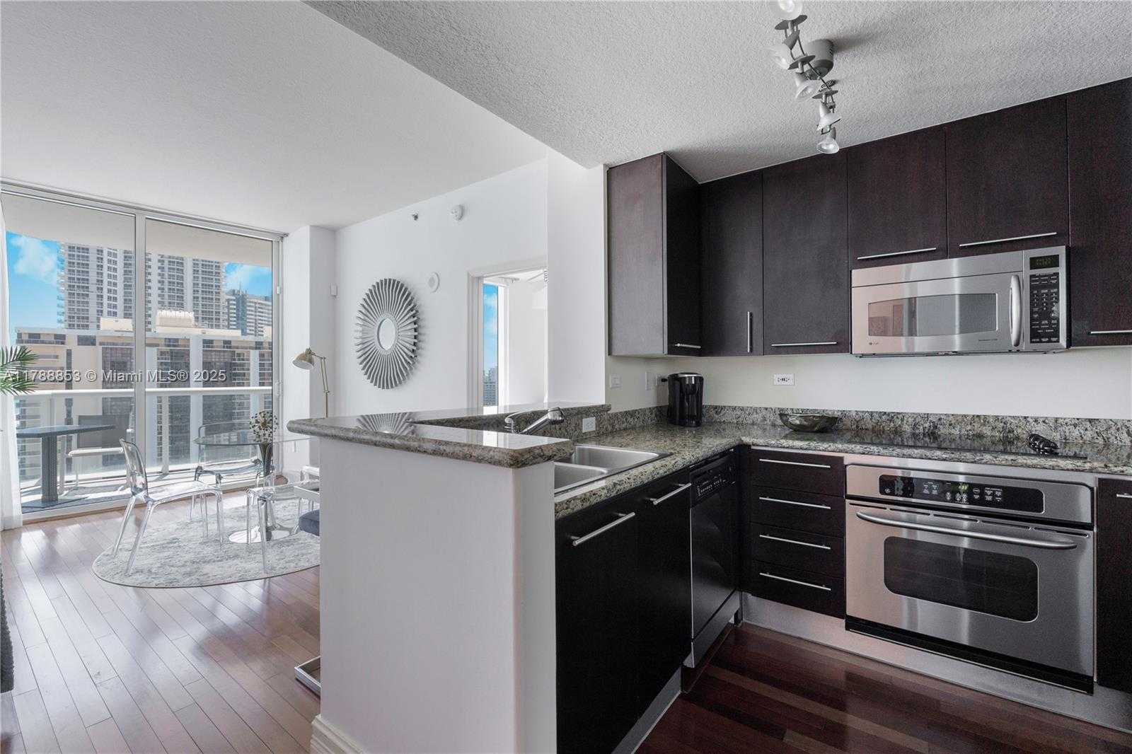 Small Image of 6515 COLLINS AVE #1405, Miami Beach Number 14