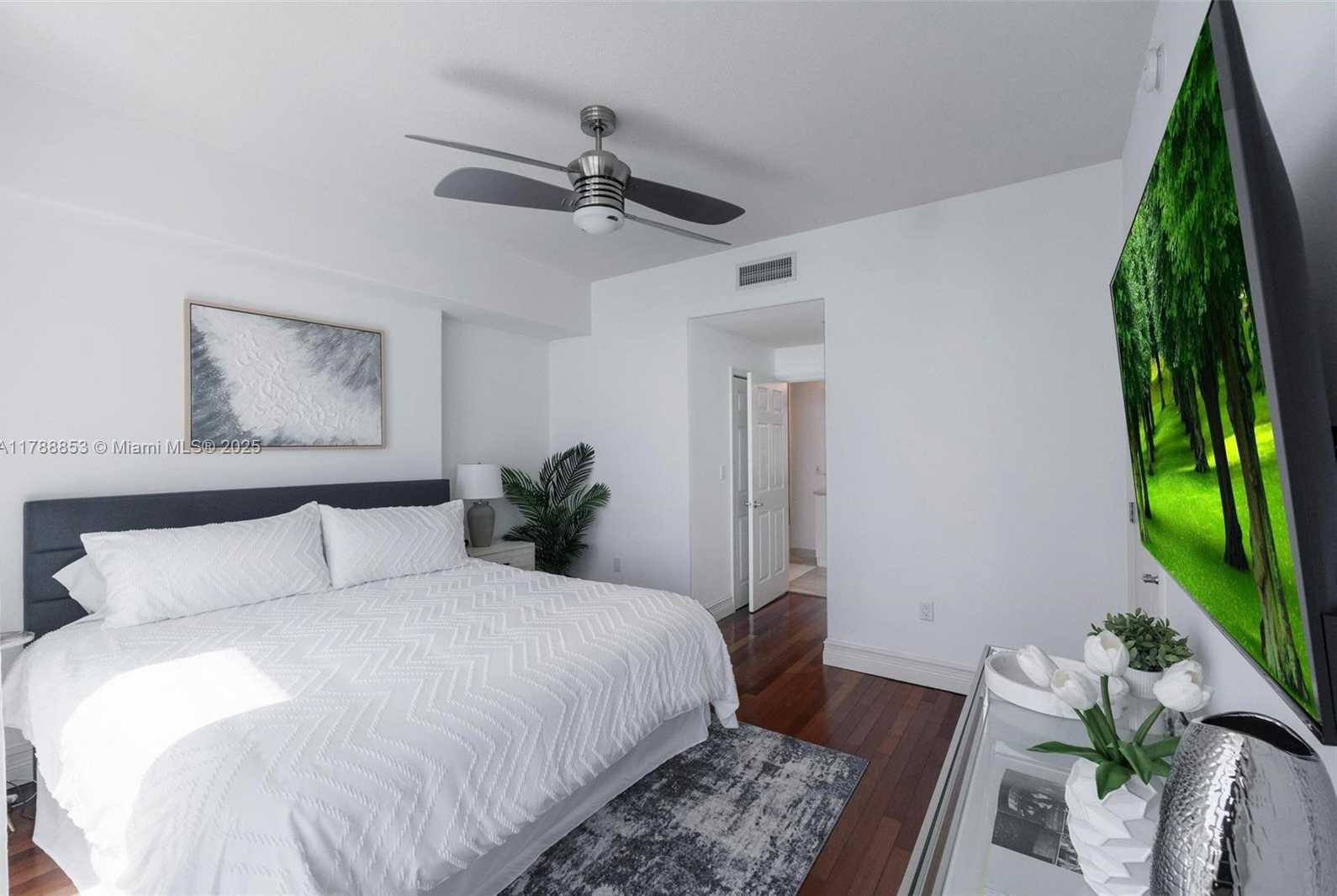 Small Image of 6515 COLLINS AVE #1405, Miami Beach Number 18
