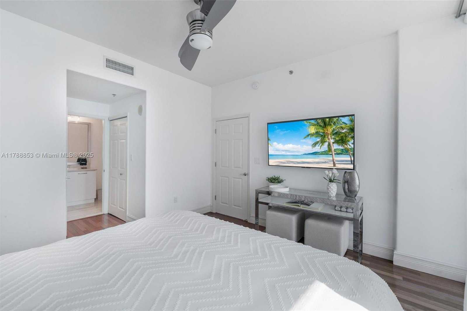 Small Image of 6515 COLLINS AVE #1405, Miami Beach Number 19