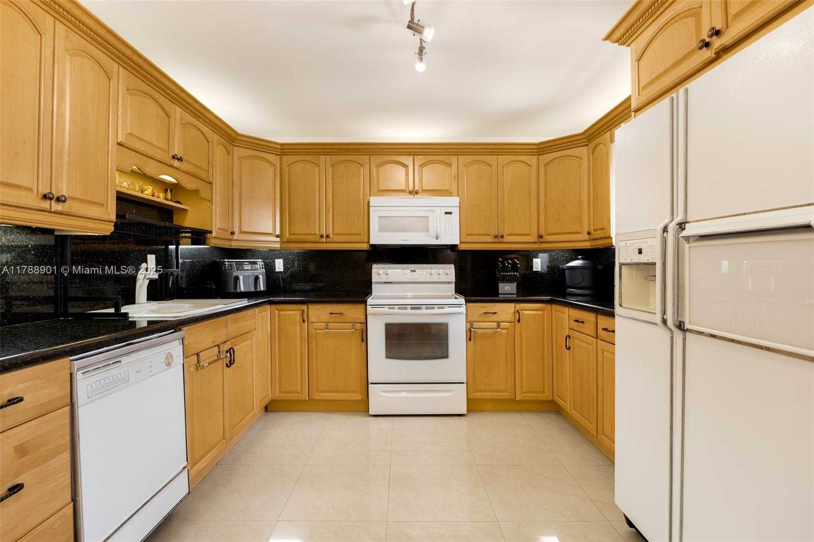 Small Image of 1915 BRICKELL AVE #C408, Miami Number 15