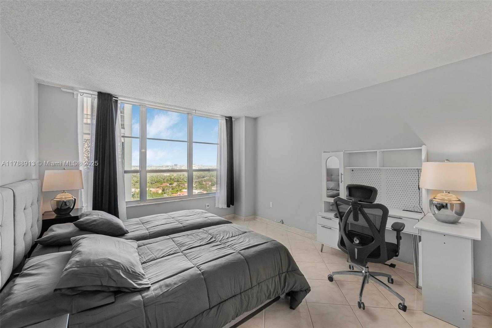 Small Image of 4101 PINE TREE DR #1407, Miami Beach Number 11