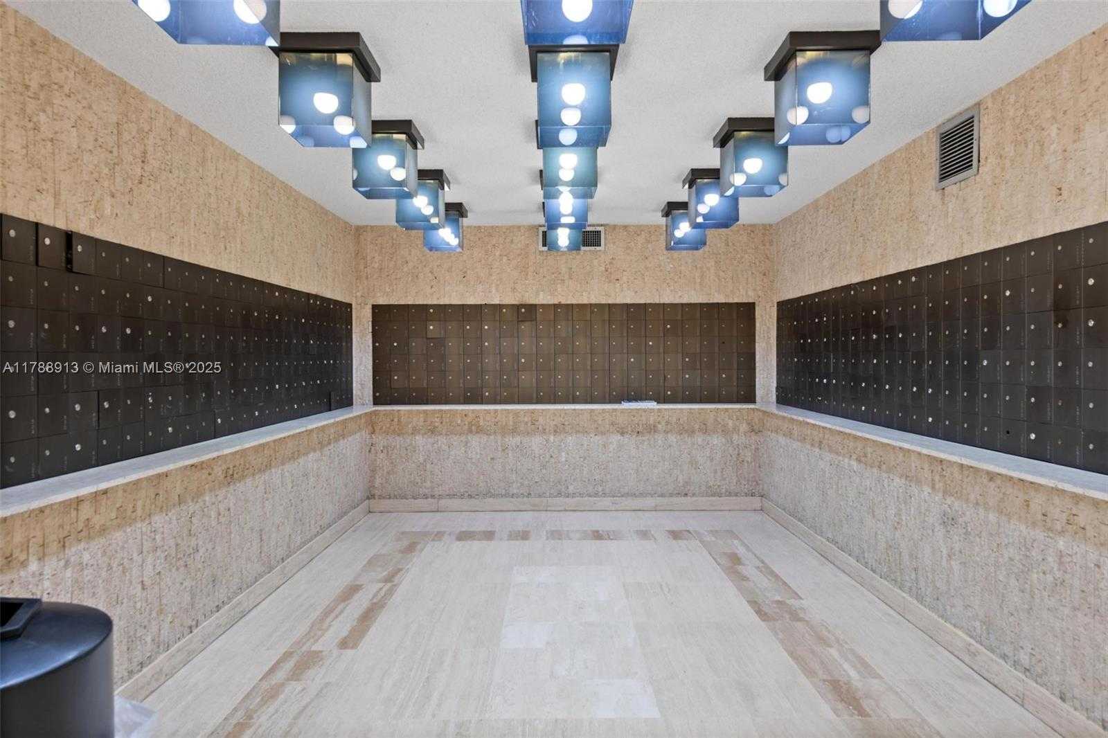 Small Image of 4101 PINE TREE DR #1407, Miami Beach Number 19