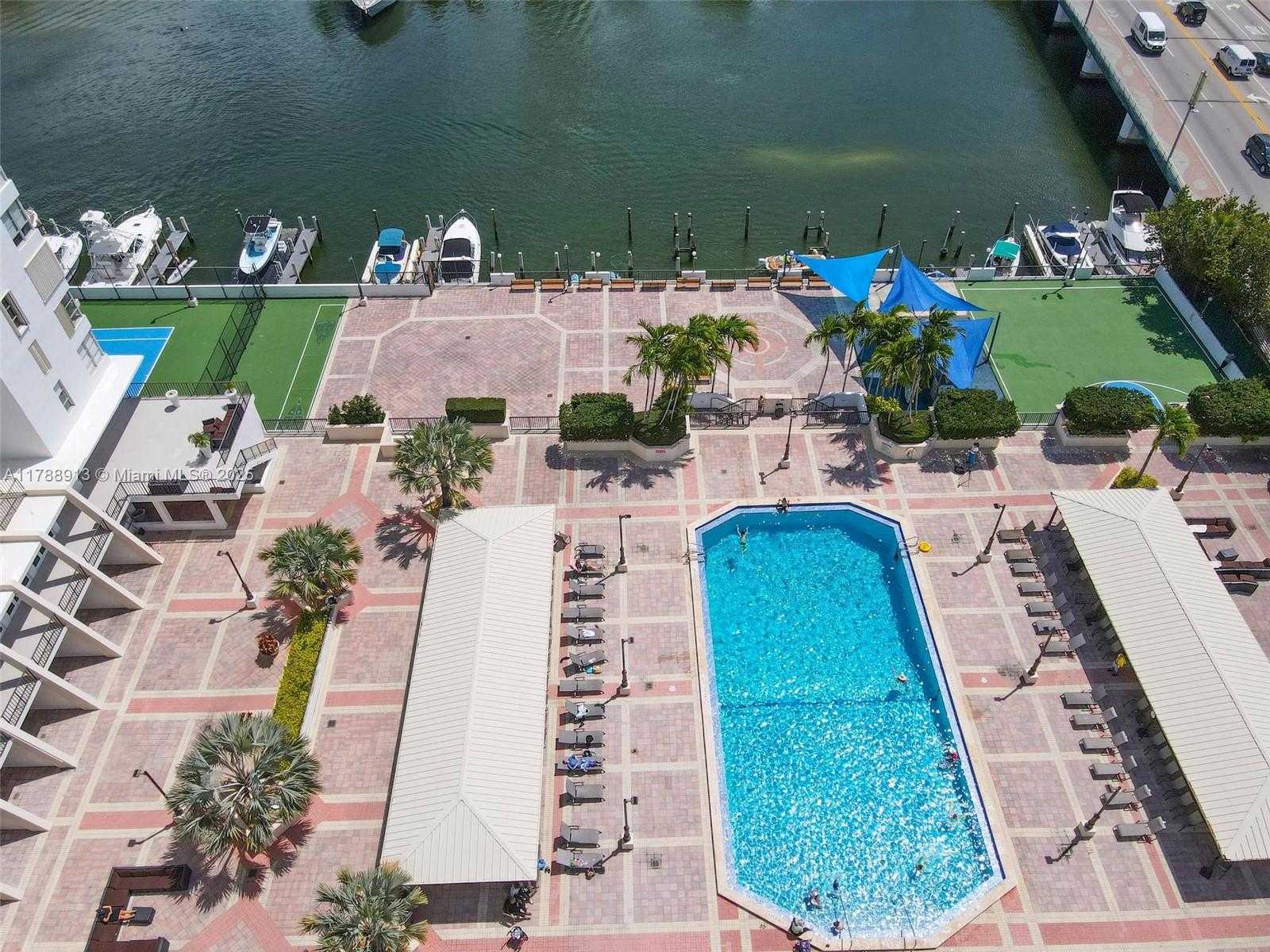 Small Image of 4101 PINE TREE DR #1407, Miami Beach Number 20