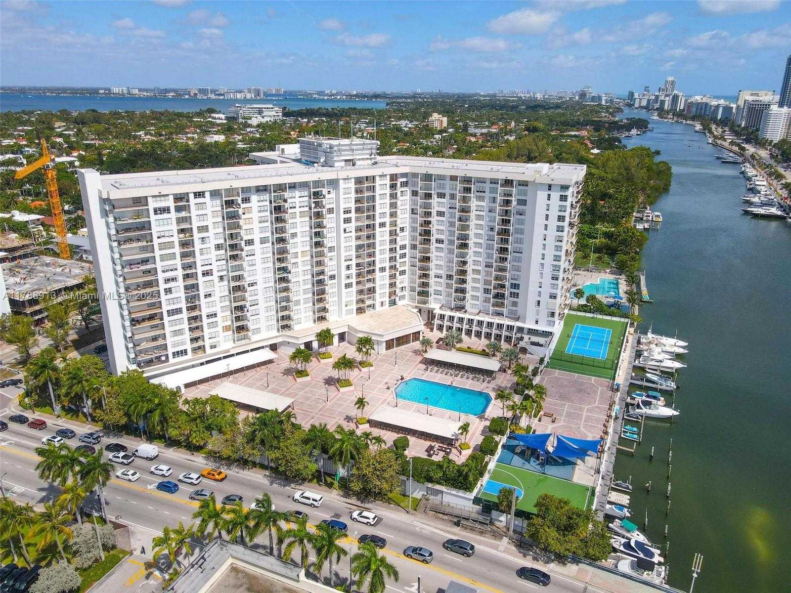 Small Image of 4101 PINE TREE DR #1407, Miami Beach Number 25