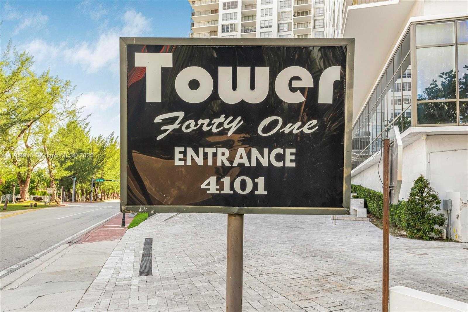 Small Image of 4101 PINE TREE DR #1407, Miami Beach Number 28