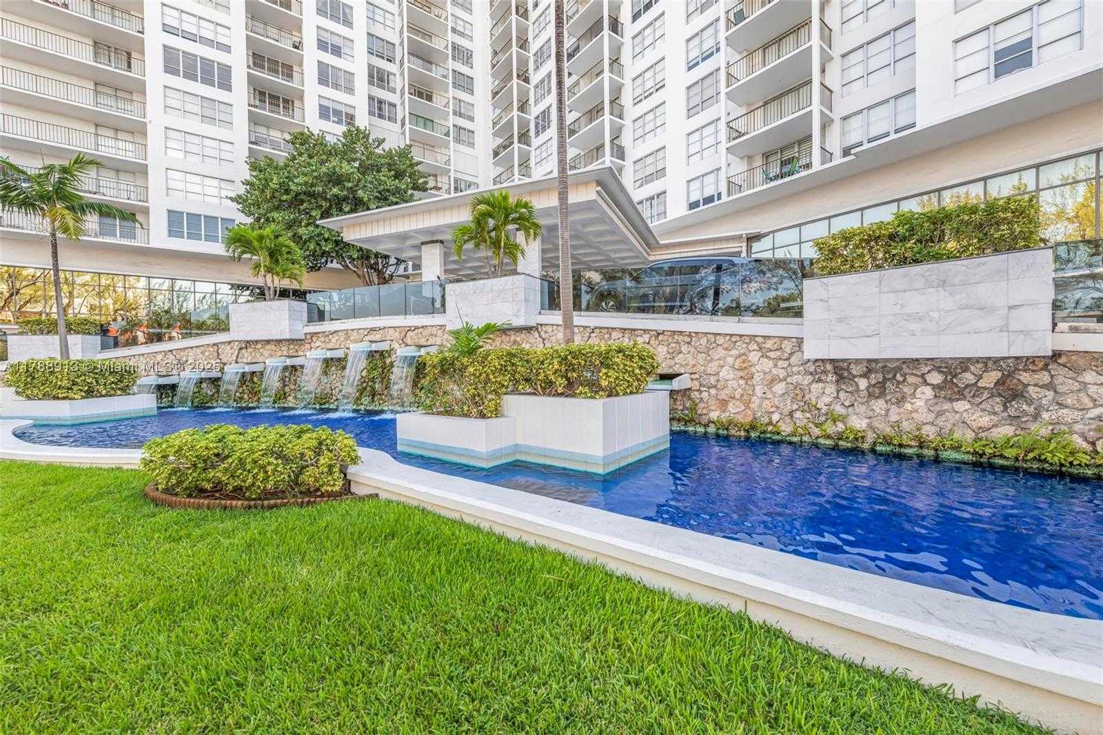Small Image of 4101 PINE TREE DR #1407, Miami Beach Number 29