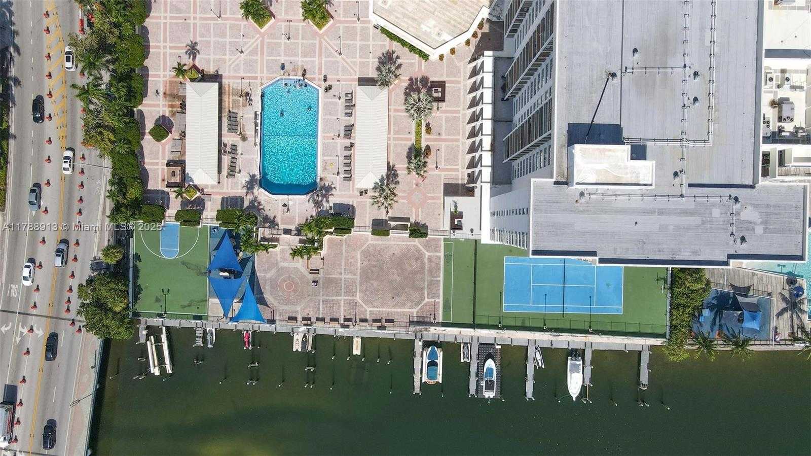 Small Image of 4101 PINE TREE DR #1407, Miami Beach Number 35