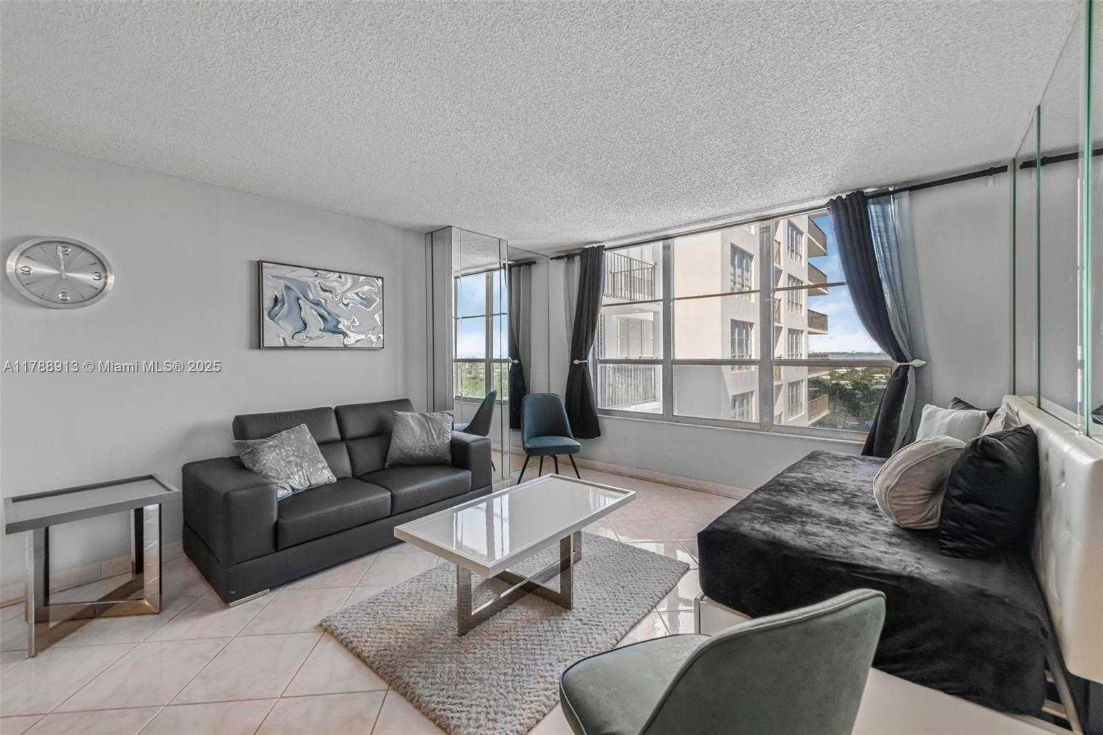 Small Image of 4101 PINE TREE DR #1407, Miami Beach Number 7