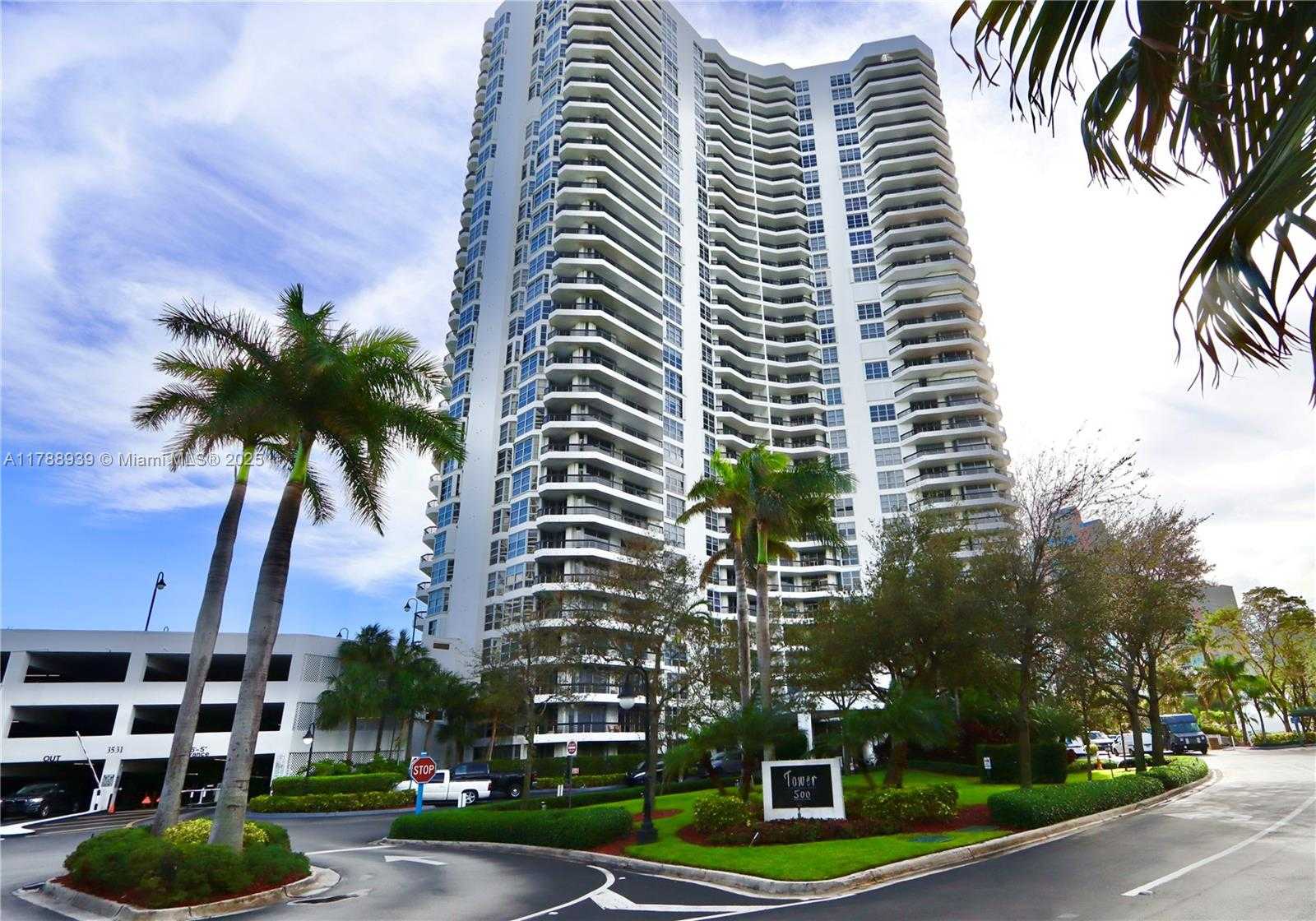 Small Image of 3530 MYSTIC POINTE DR #2910, Aventura Number 26