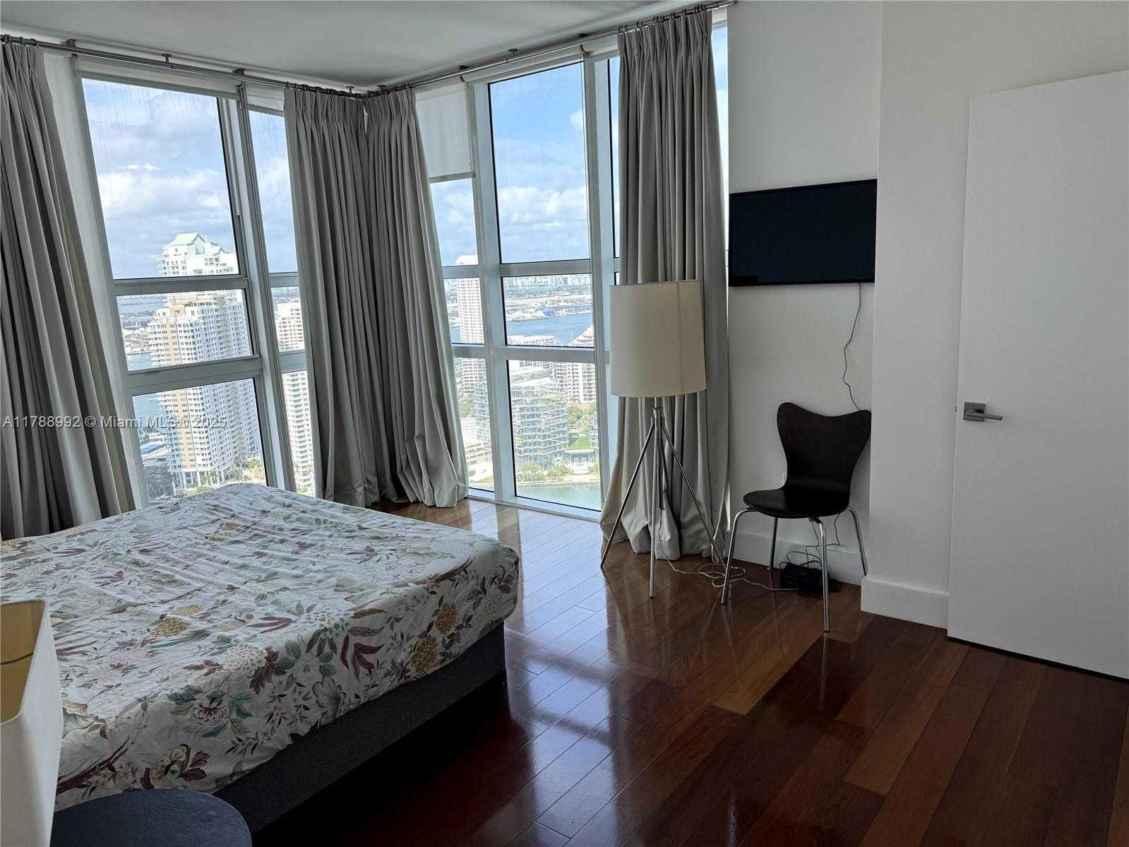 Small Image of 950 BRICKELL BAY DR #3710, Miami Number 15