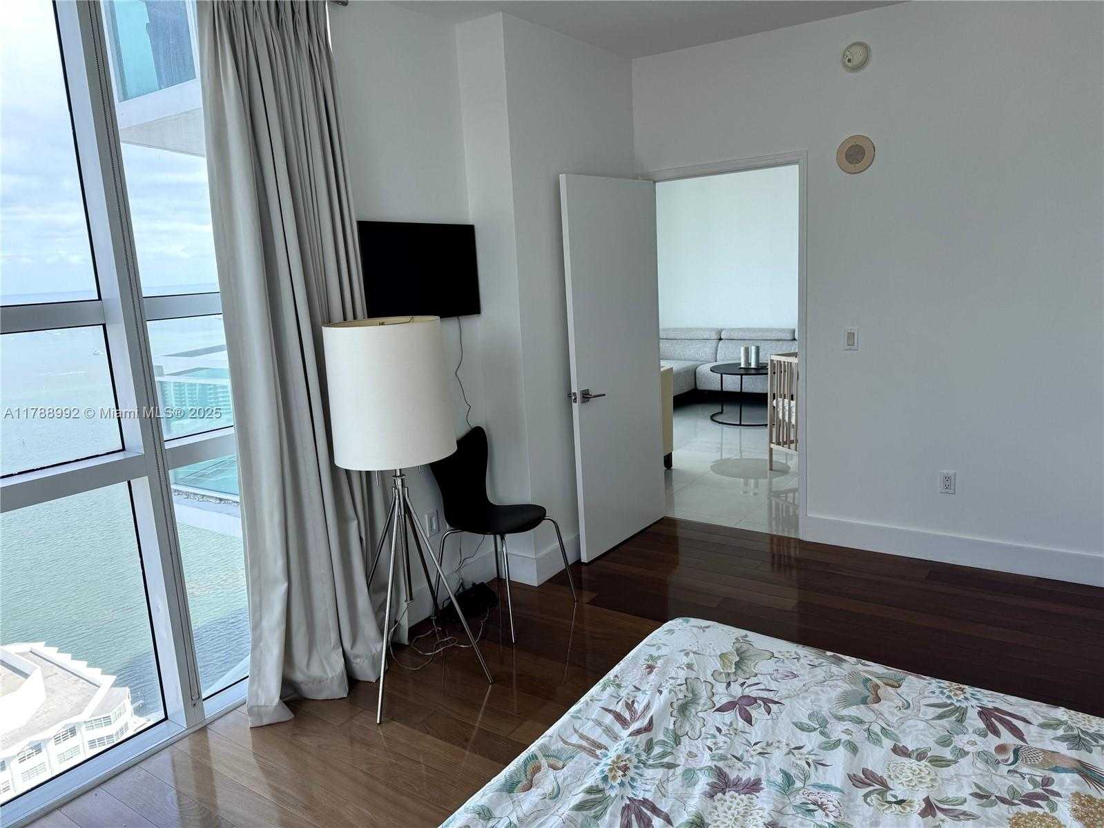 Small Image of 950 BRICKELL BAY DR #3710, Miami Number 16