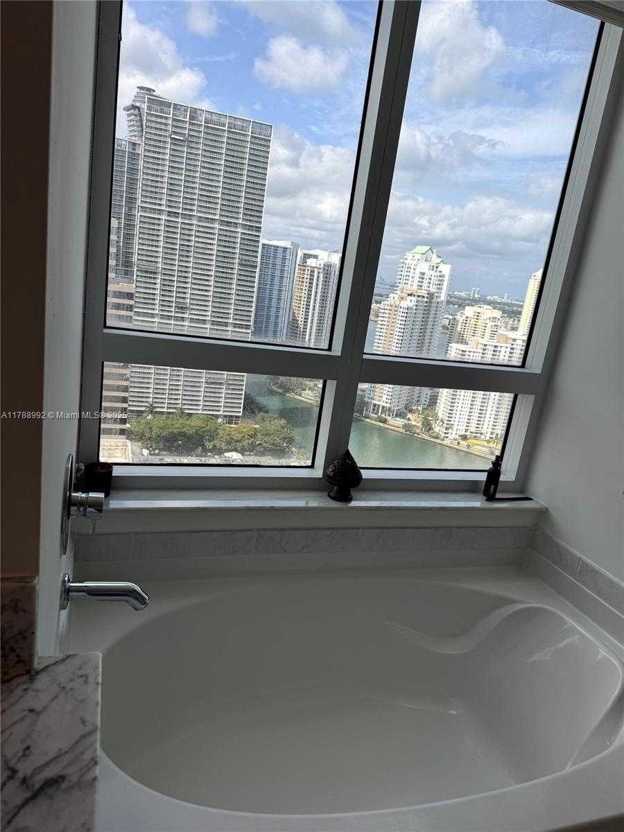 Small Image of 950 BRICKELL BAY DR #3710, Miami Number 19