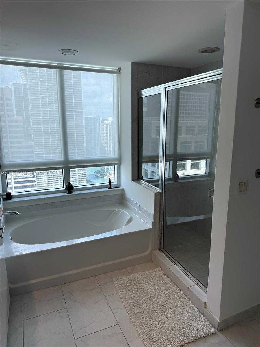 Small Image of 950 BRICKELL BAY DR #3710, Miami Number 20