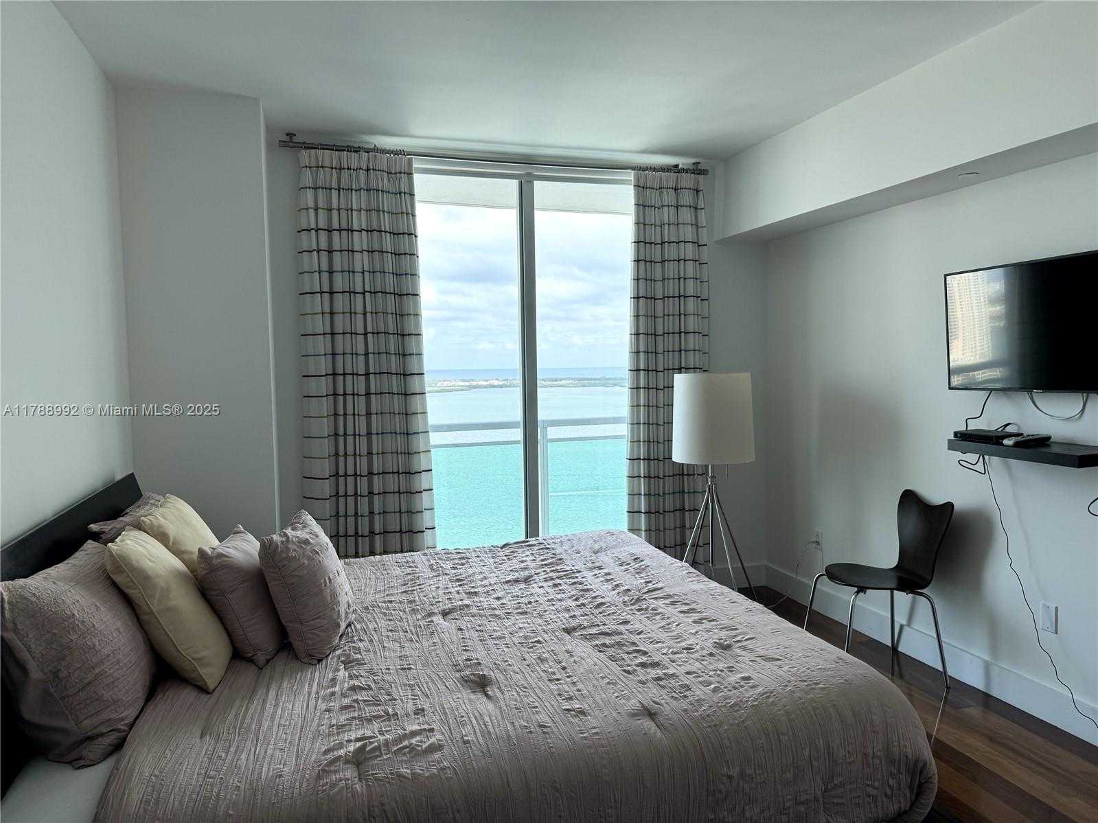 Small Image of 950 BRICKELL BAY DR #3710, Miami Number 22