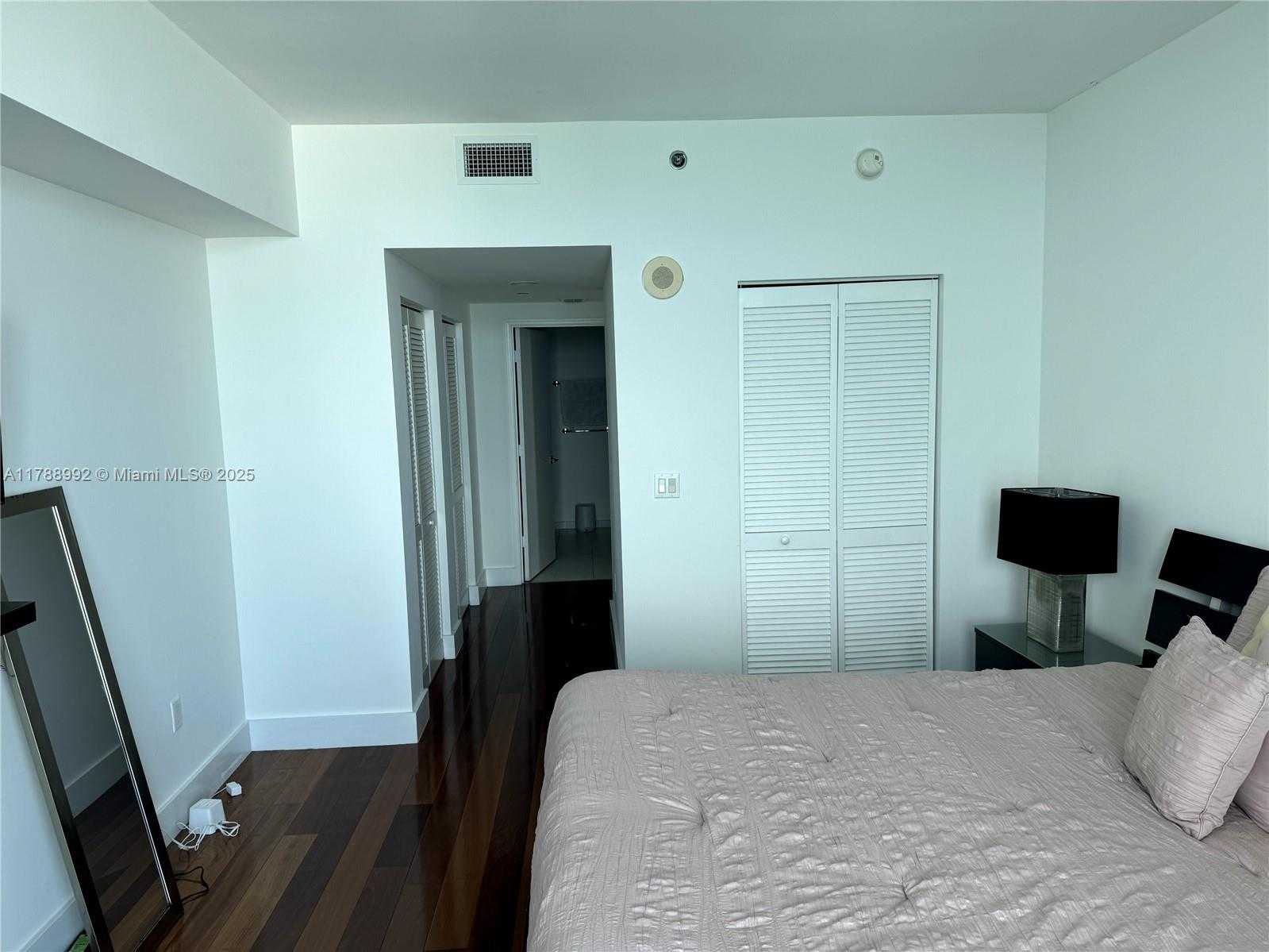 Small Image of 950 BRICKELL BAY DR #3710, Miami Number 24