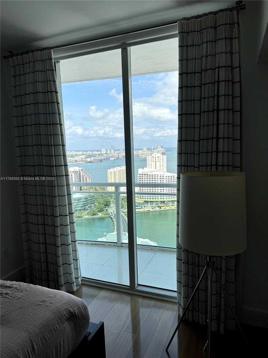 Small Image of 950 BRICKELL BAY DR #3710, Miami Number 25