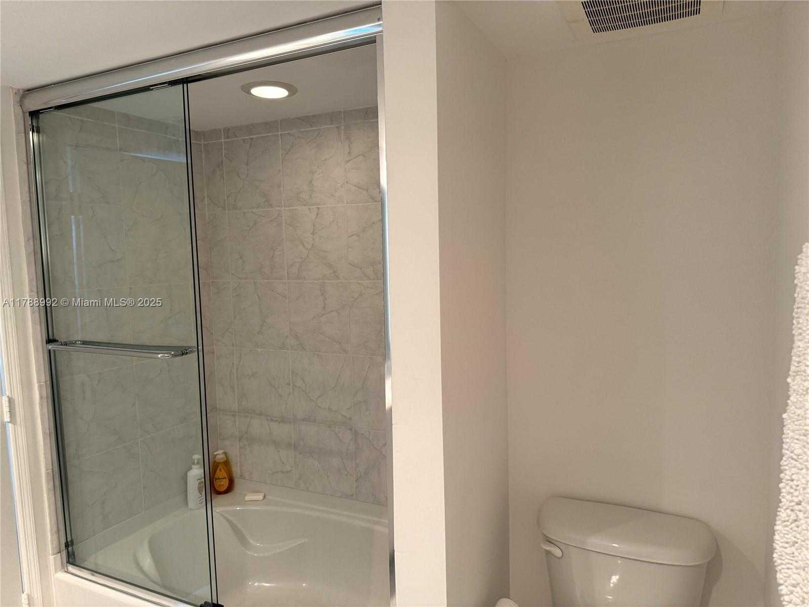 Small Image of 950 BRICKELL BAY DR #3710, Miami Number 27