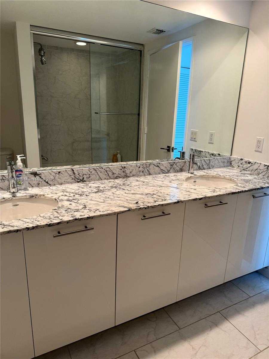 Small Image of 950 BRICKELL BAY DR #3710, Miami Number 28