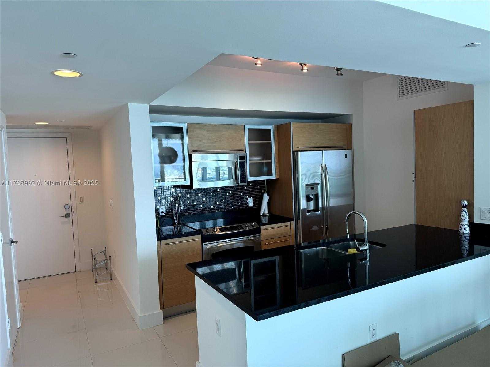 Small Image of 950 BRICKELL BAY DR #3710, Miami Number 3