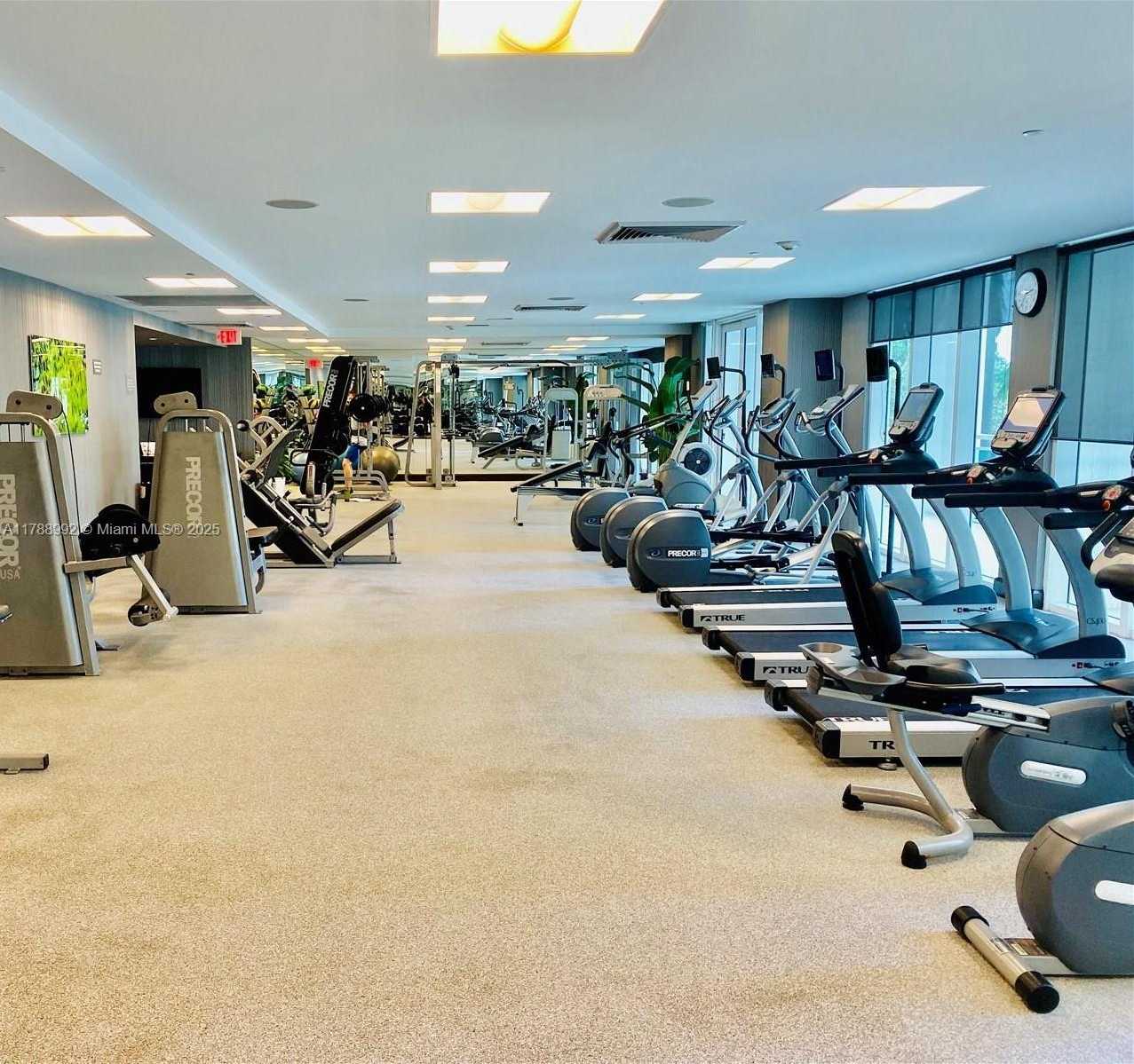 Small Image of 950 BRICKELL BAY DR #3710, Miami Number 34