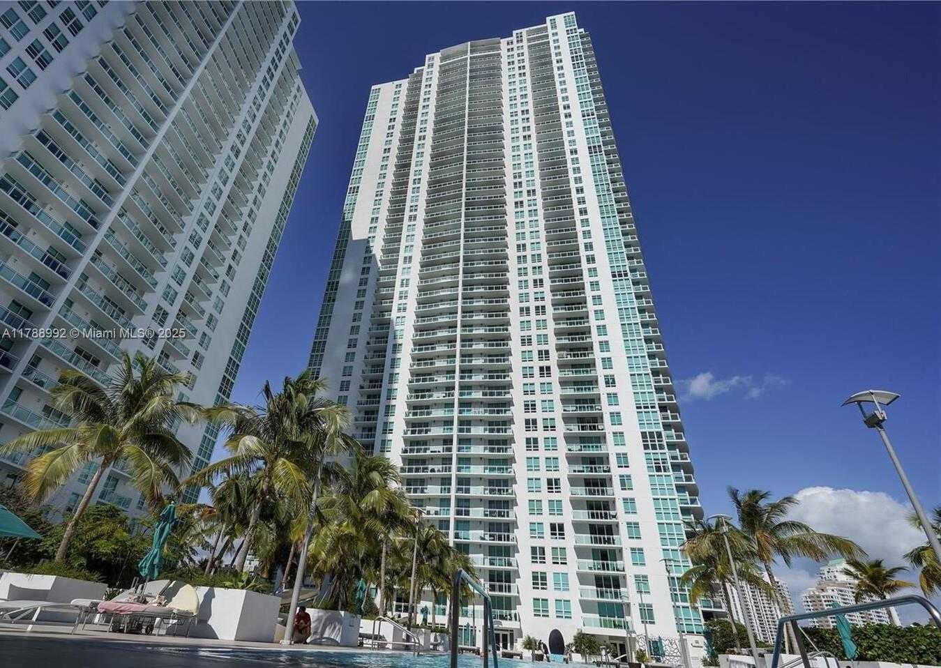 Small Image of 950 BRICKELL BAY DR #3710, Miami Number 35