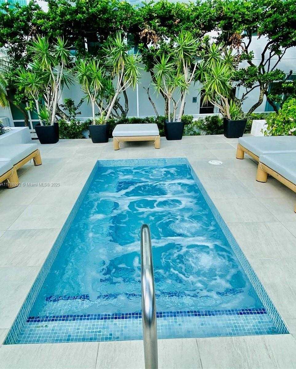 Small Image of 950 BRICKELL BAY DR #3710, Miami Number 40