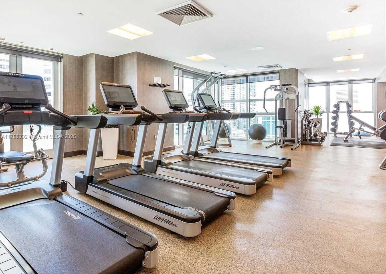Small Image of 950 BRICKELL BAY DR #3710, Miami Number 45