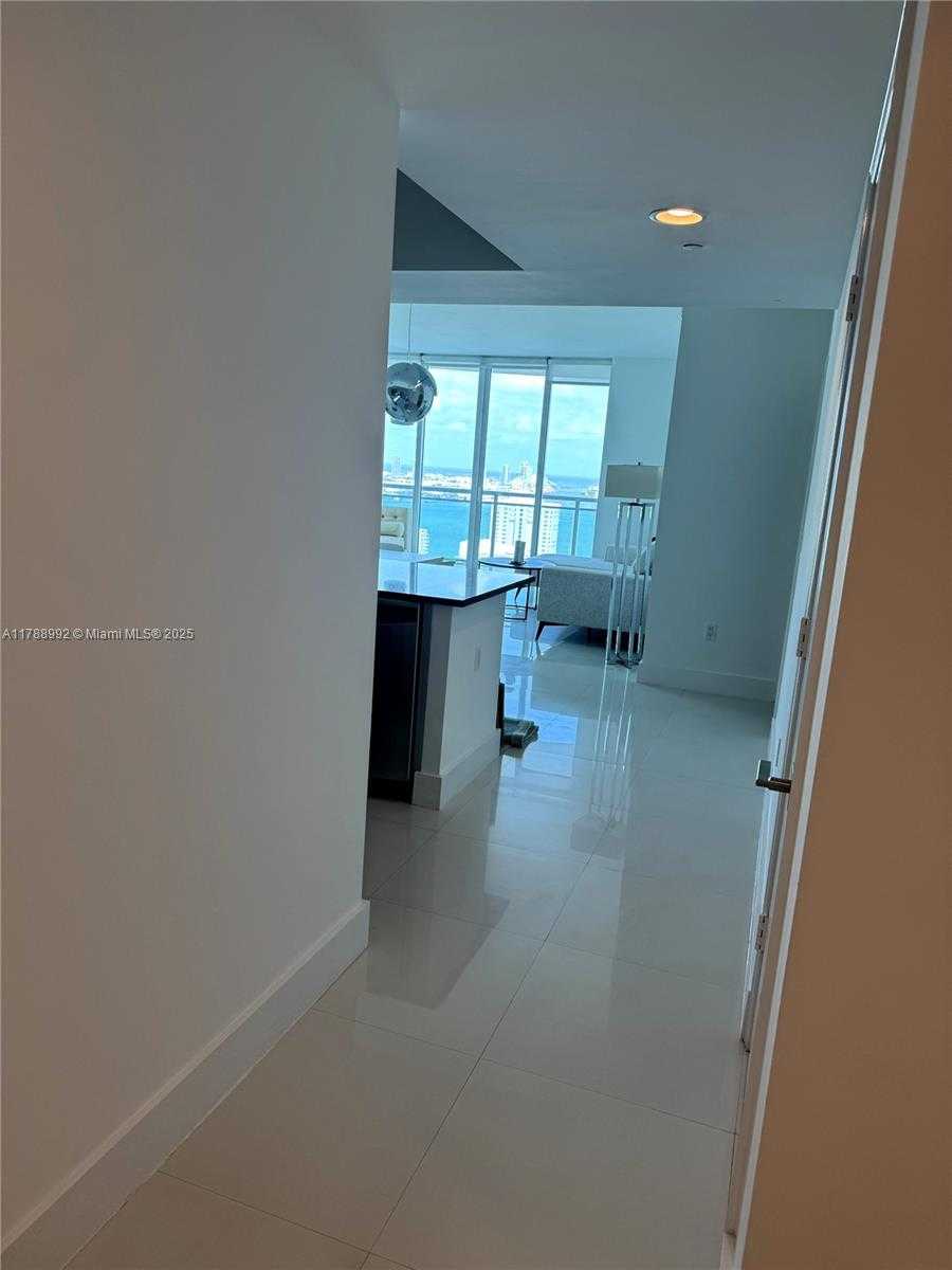 Small Image of 950 BRICKELL BAY DR #3710, Miami Number 7
