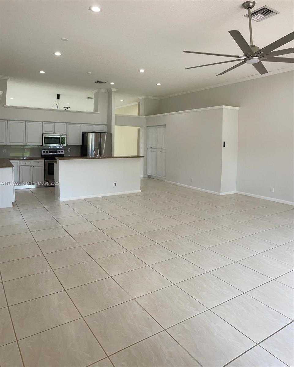 Small Image of 2470 BAY ISLE CT, Weston Number 10