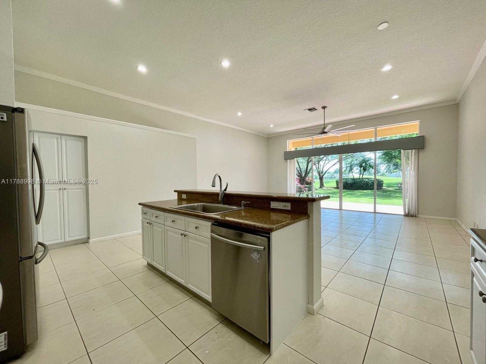 Small Image of 2470 BAY ISLE CT, Weston Number 11