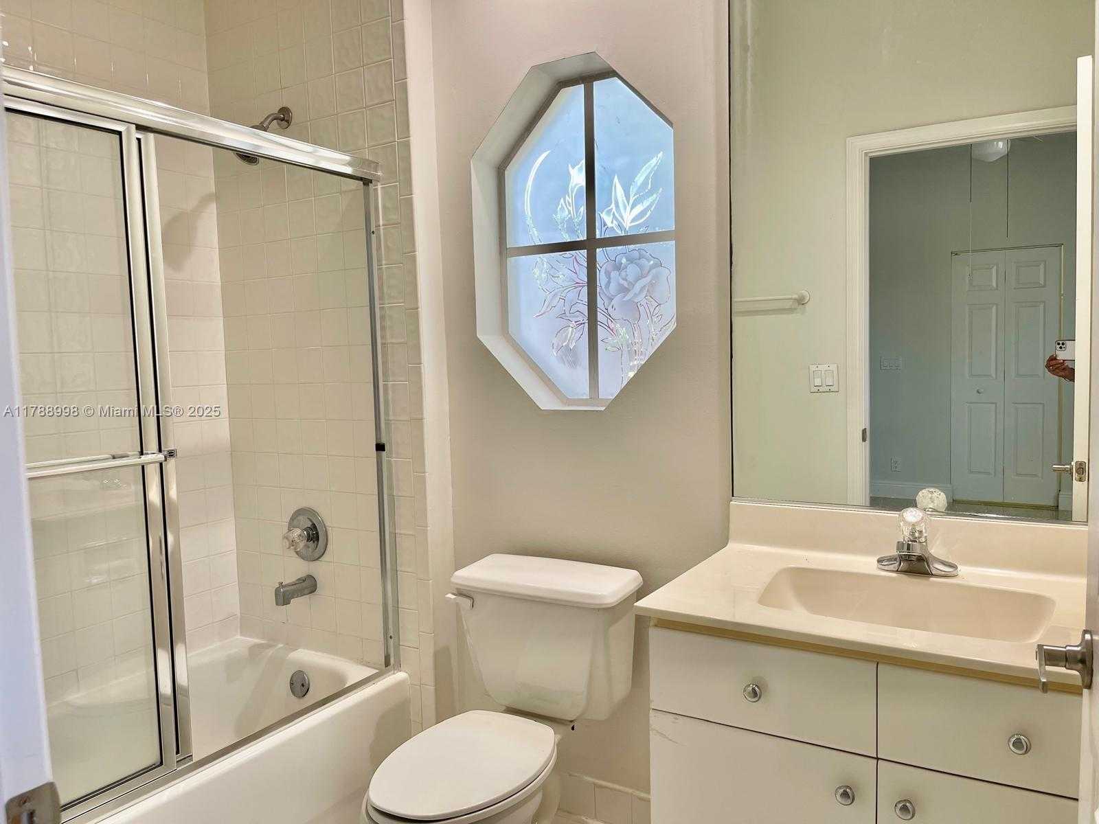Small Image of 2470 BAY ISLE CT, Weston Number 12