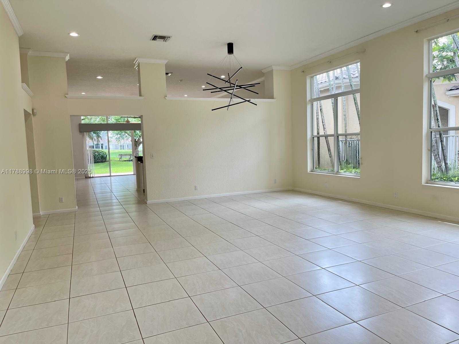Small Image of 2470 BAY ISLE CT, Weston Number 14