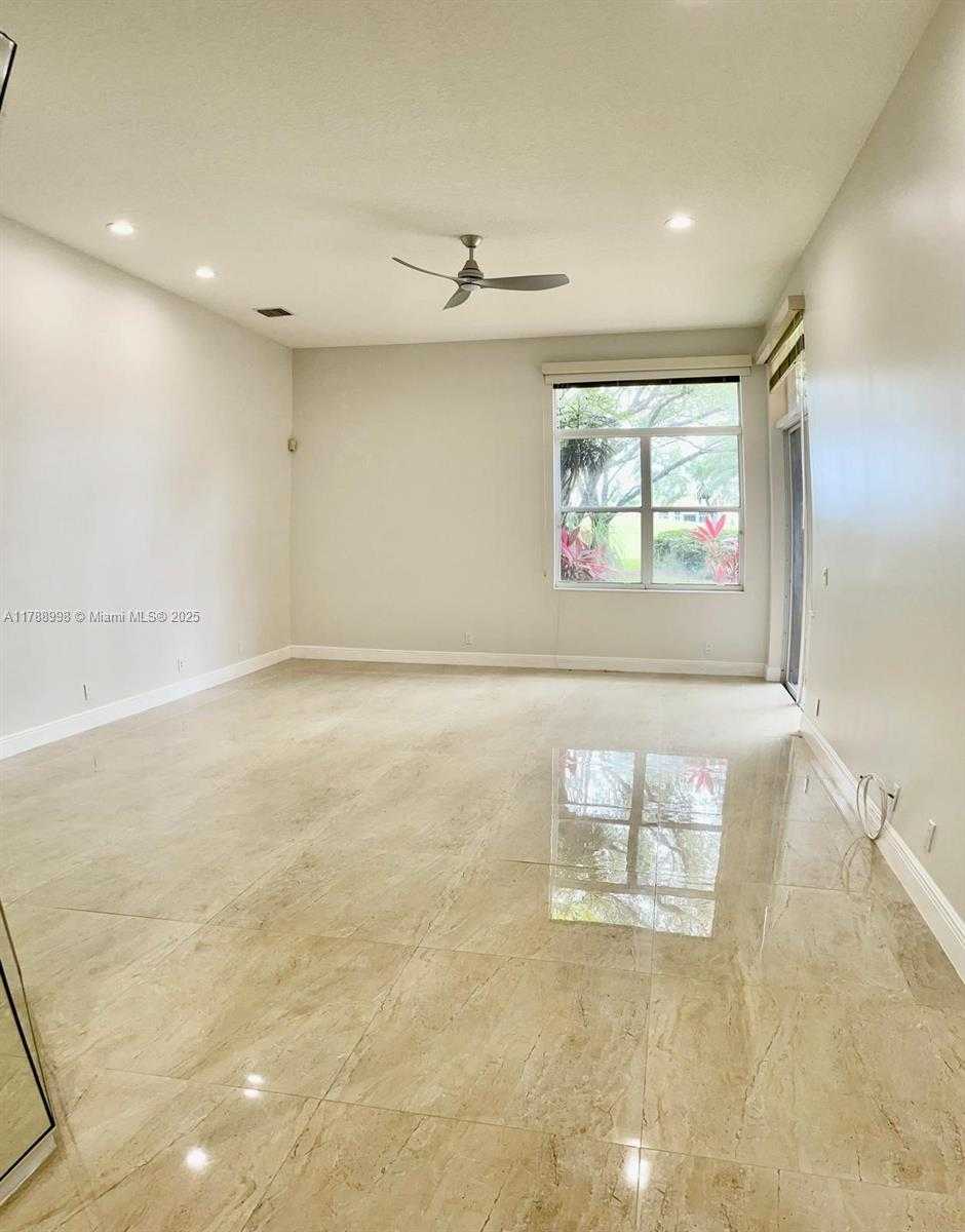 Small Image of 2470 BAY ISLE CT, Weston Number 15