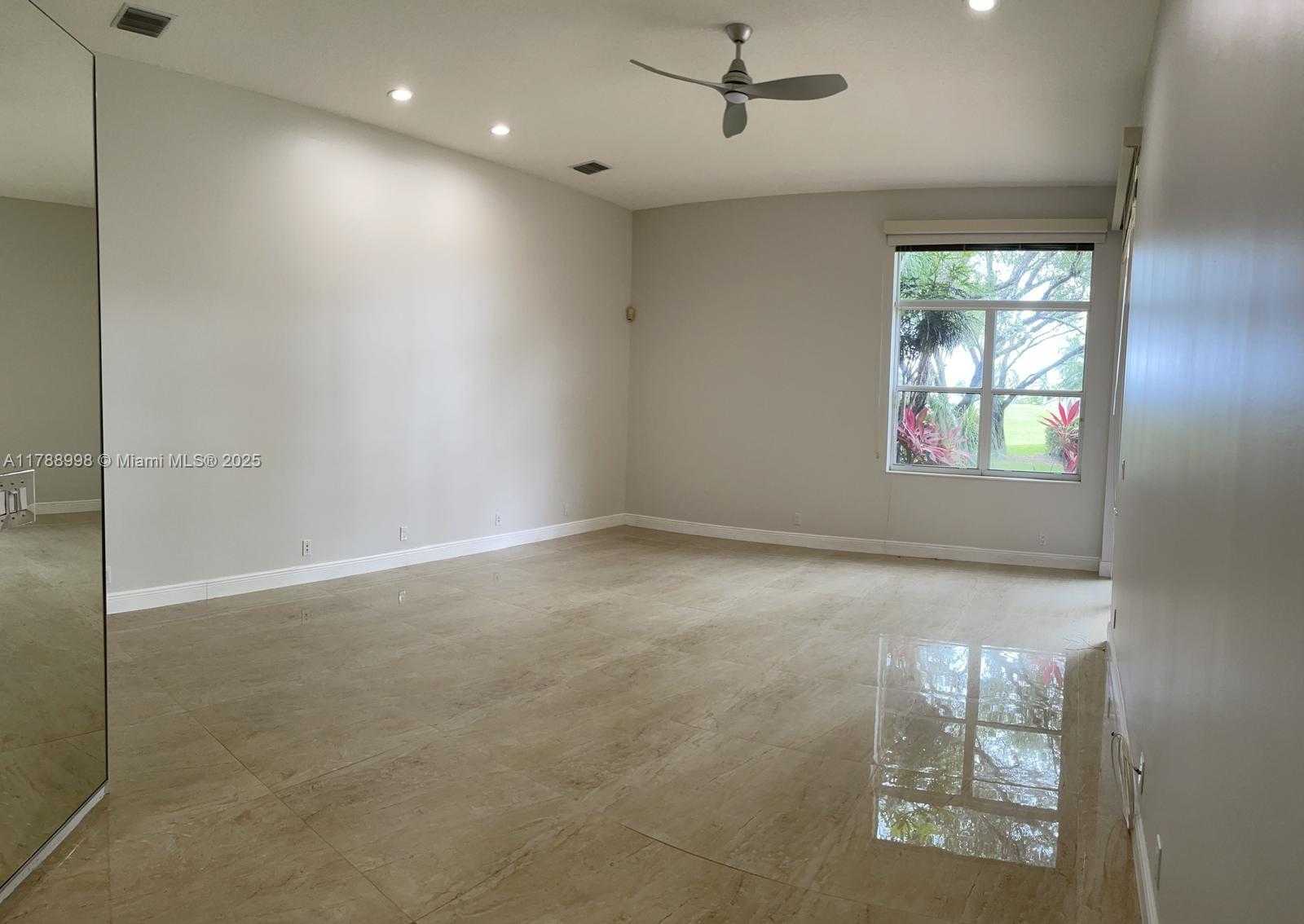 Small Image of 2470 BAY ISLE CT, Weston Number 16