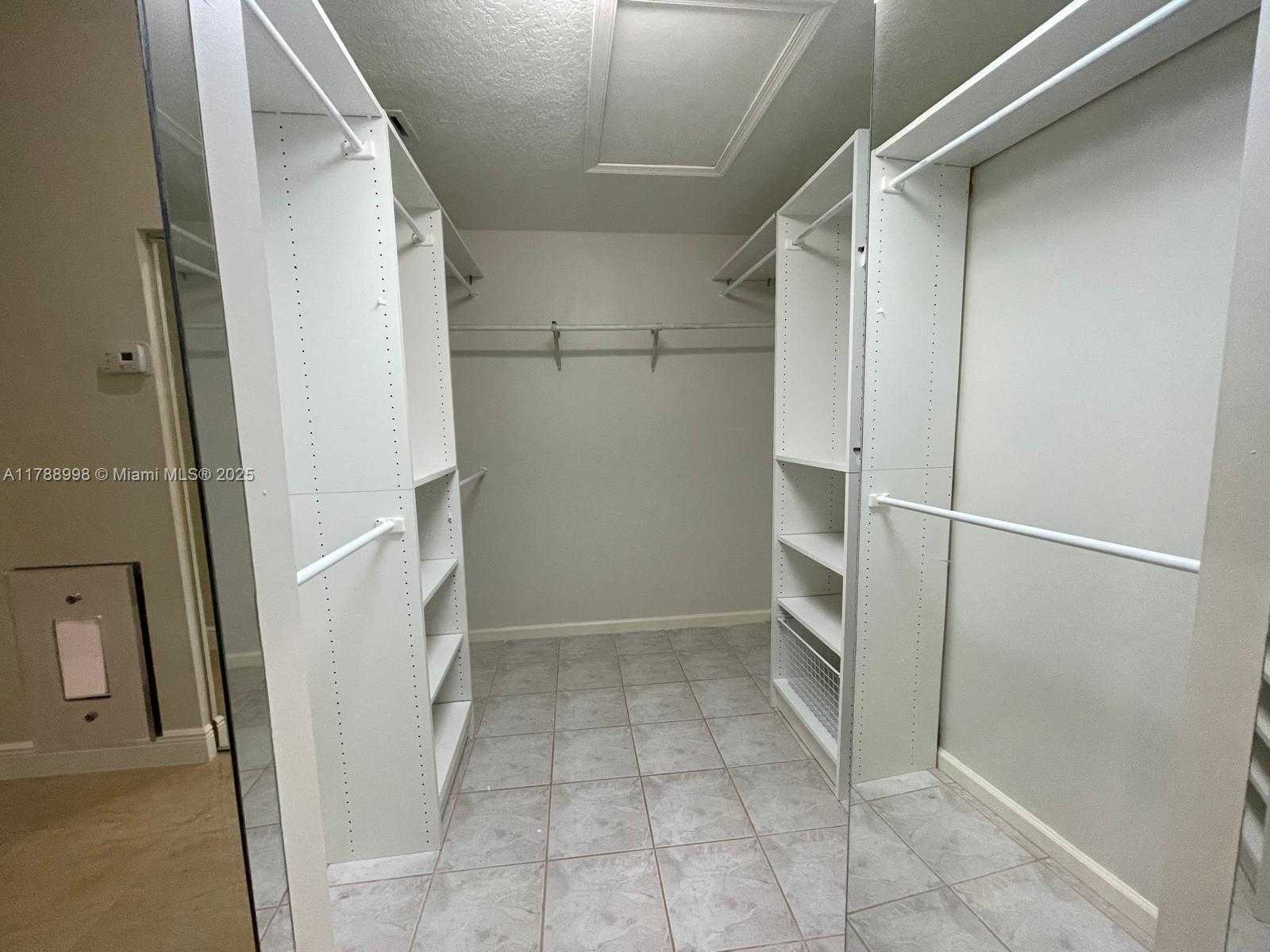 Small Image of 2470 BAY ISLE CT, Weston Number 17
