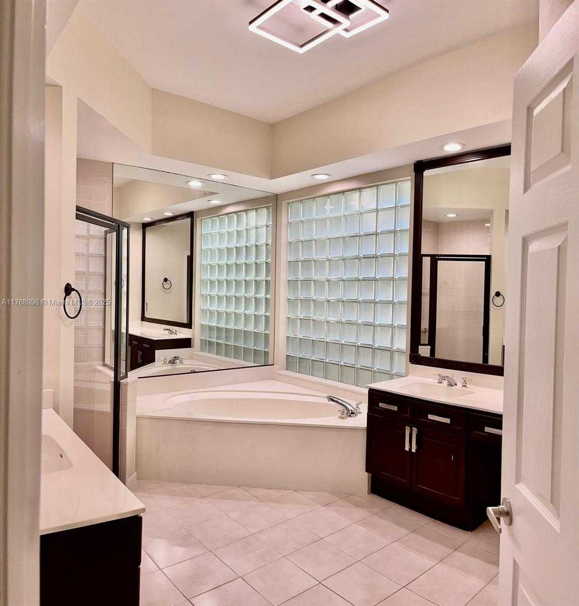Small Image of 2470 BAY ISLE CT, Weston Number 19