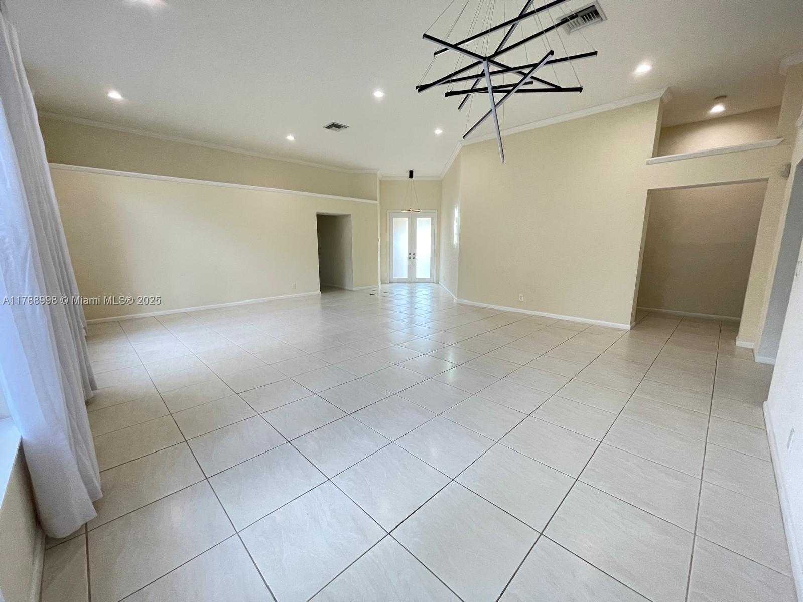 Small Image of 2470 BAY ISLE CT, Weston Number 2