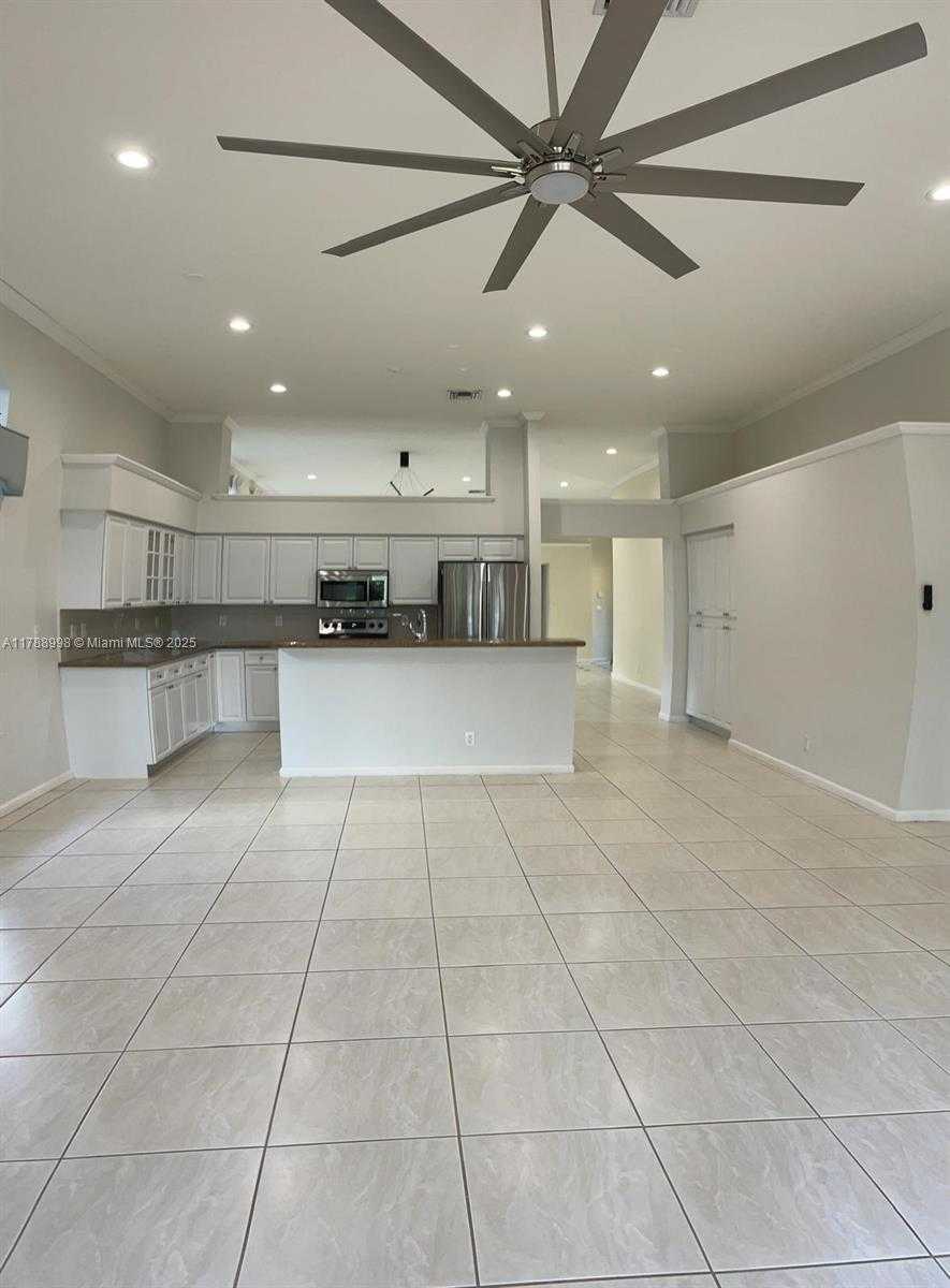 Small Image of 2470 BAY ISLE CT, Weston Number 21