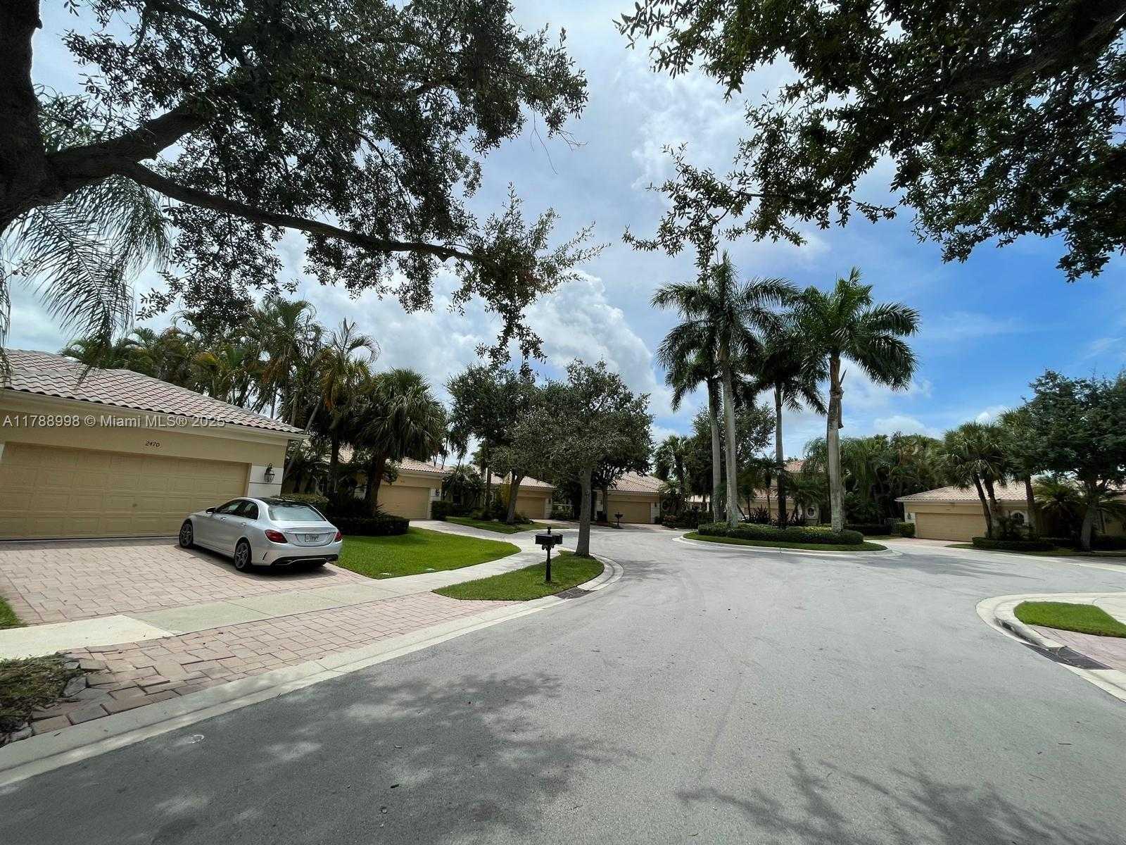 Small Image of 2470 BAY ISLE CT, Weston Number 23