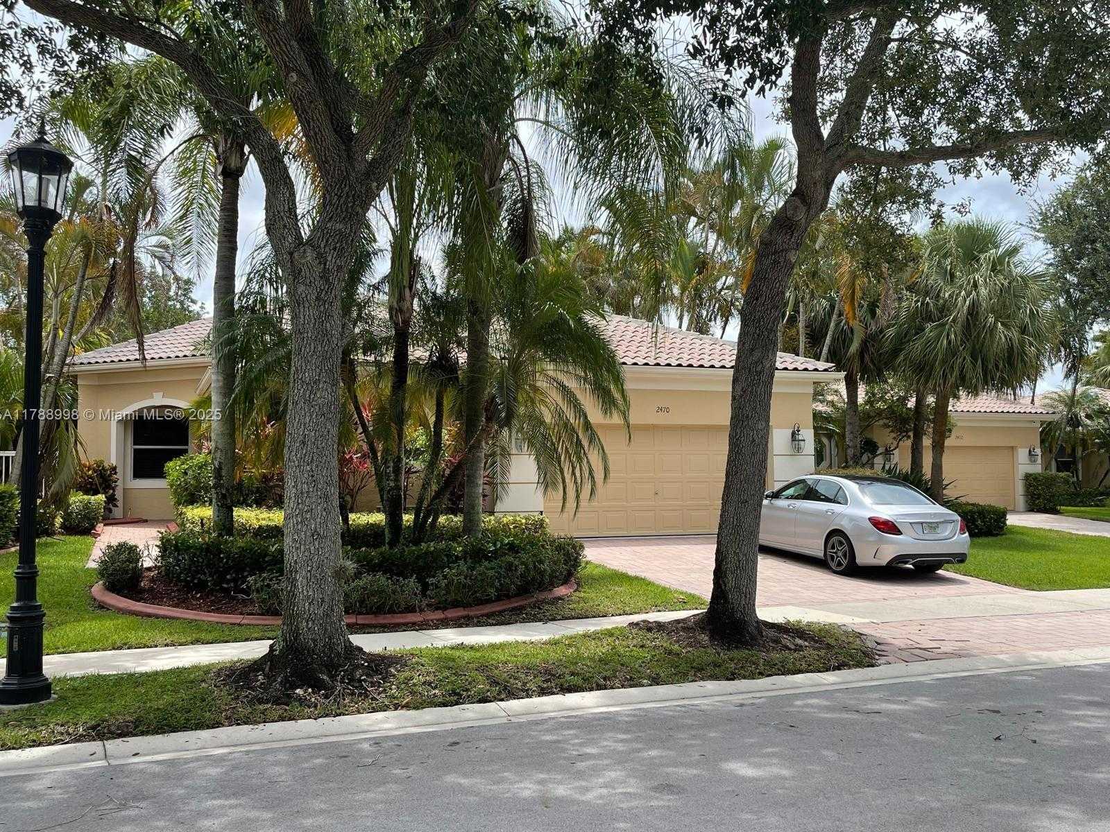Small Image of 2470 BAY ISLE CT, Weston Number 24