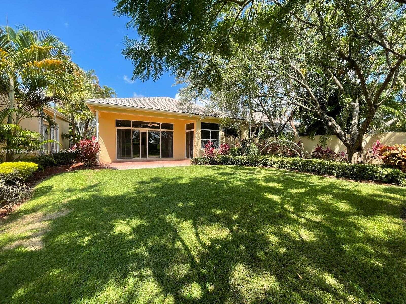 Small Image of 2470 BAY ISLE CT, Weston Number 25