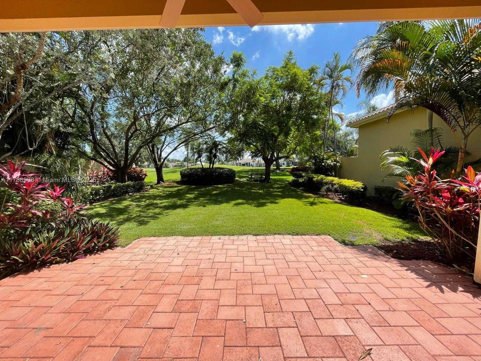 Small Image of 2470 BAY ISLE CT, Weston Number 26