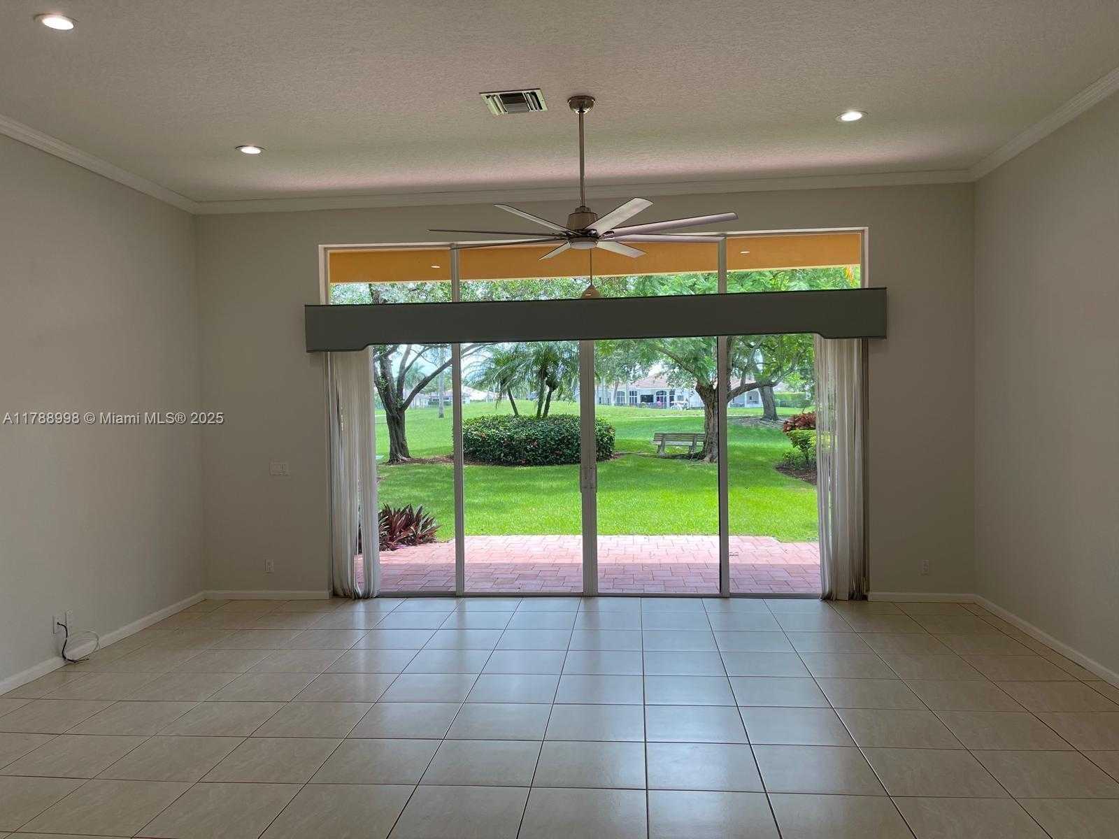 Small Image of 2470 BAY ISLE CT, Weston Number 3