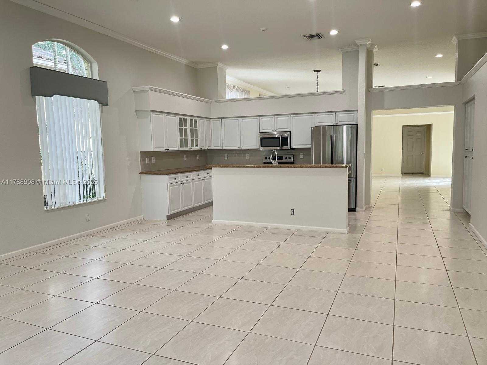 Small Image of 2470 BAY ISLE CT, Weston Number 7