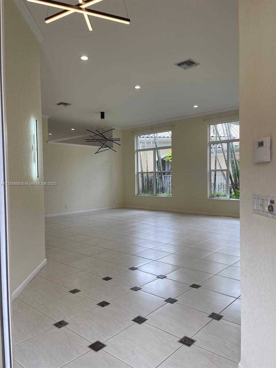 Small Image of 2470 BAY ISLE CT, Weston Number 9