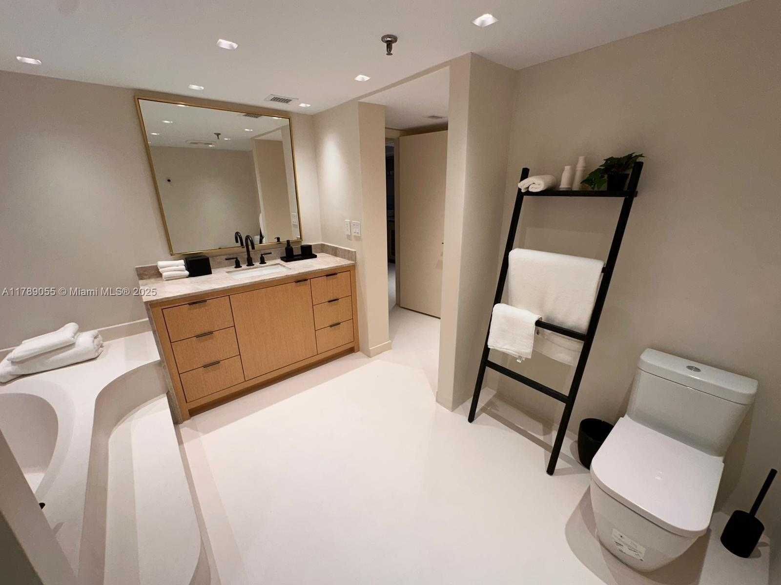 Small Image of 9 ISLAND AVE #1104, Miami Beach Number 16