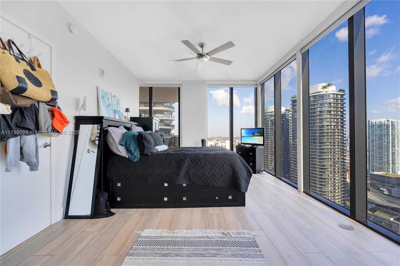 Small Image of 1010 BRICKELL AVE #4111, Miami Number 20