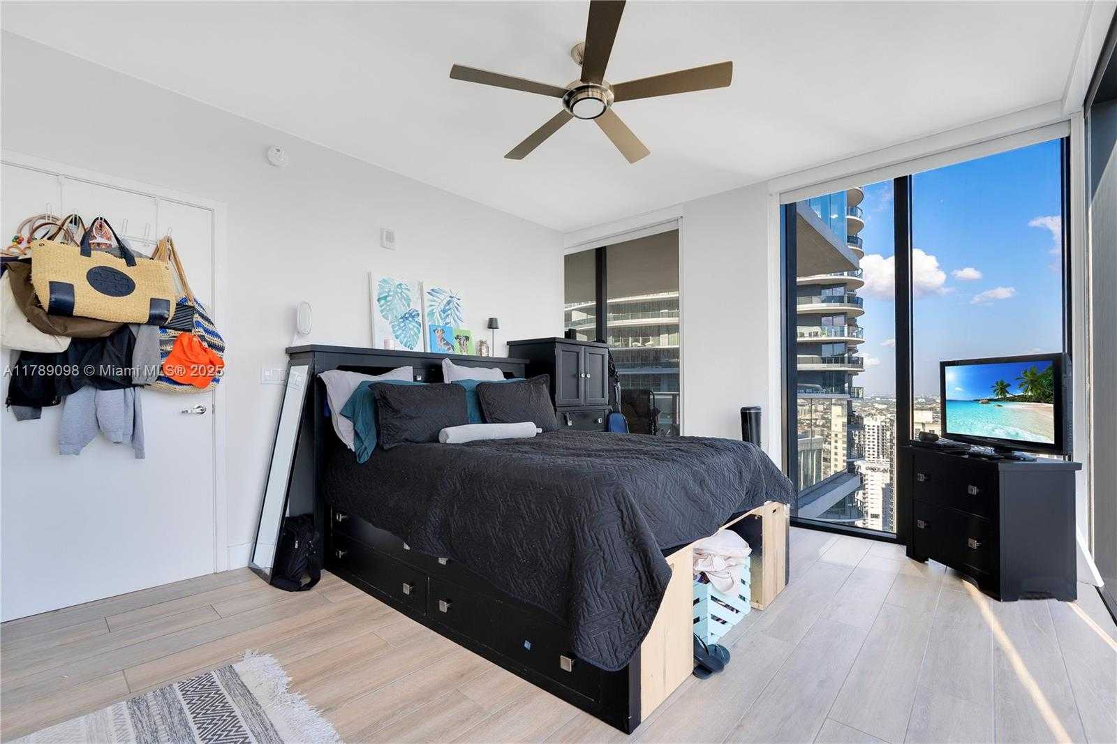 Small Image of 1010 BRICKELL AVE #4111, Miami Number 21