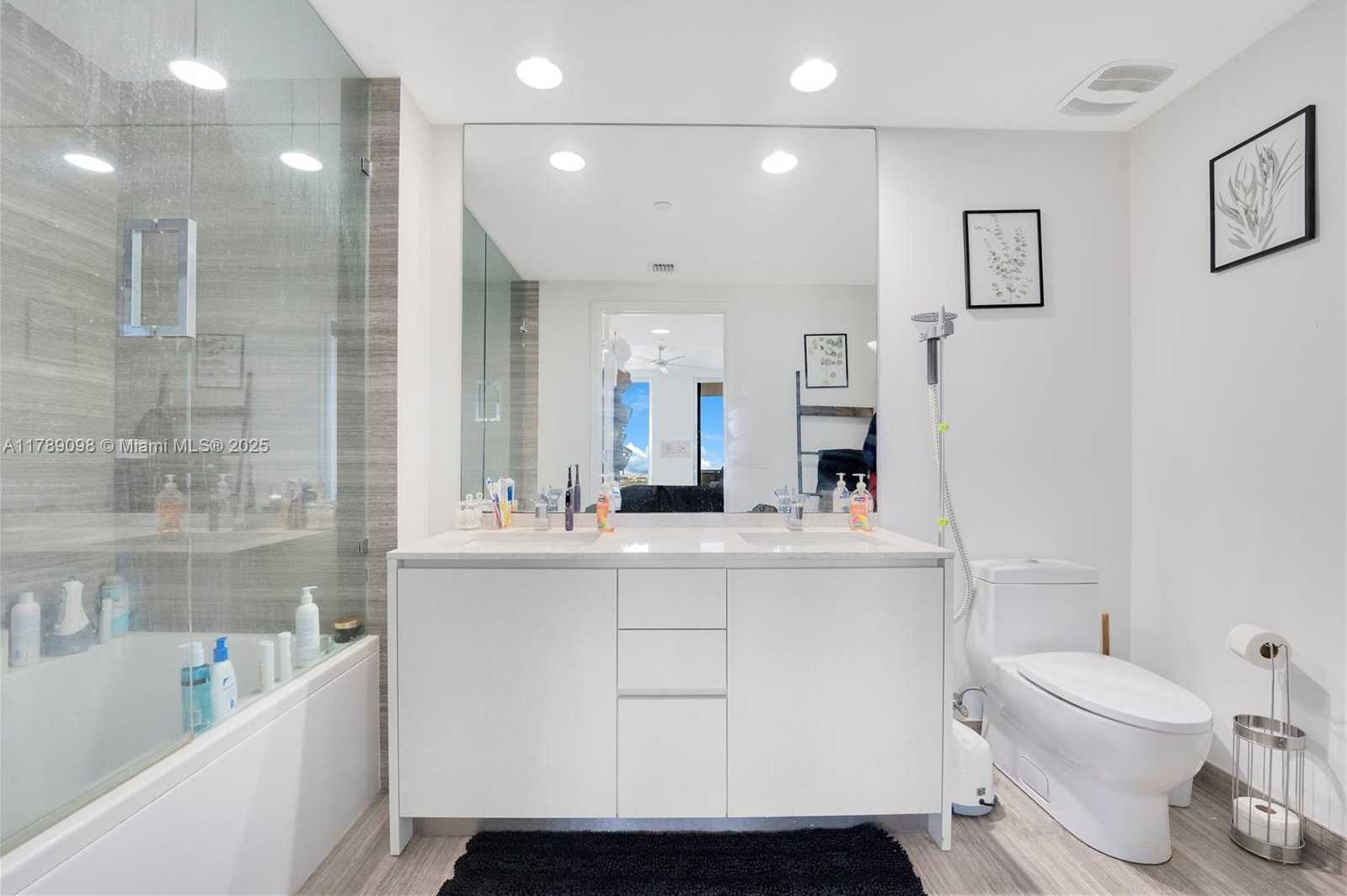 Small Image of 1010 BRICKELL AVE #4111, Miami Number 22